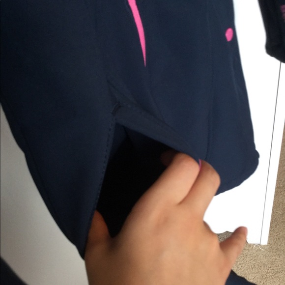 Bench rain coat that is and fuzzy on the inside - Picture 4 of 6